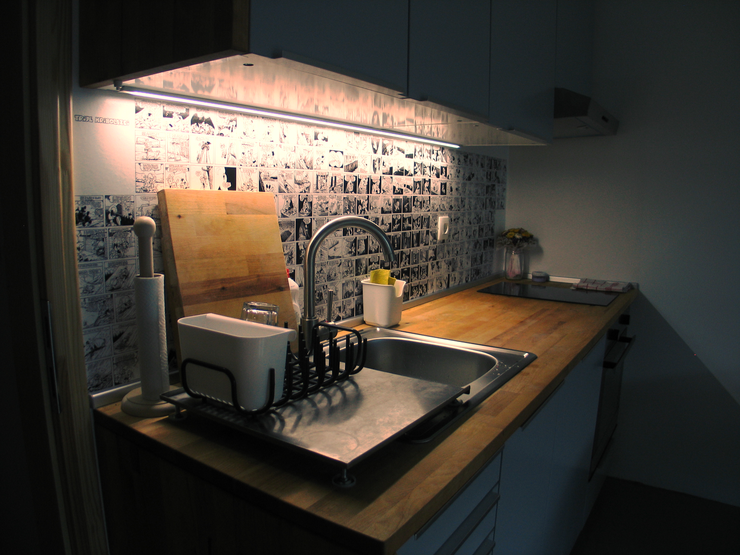 bad chaka apartment kitchen 2